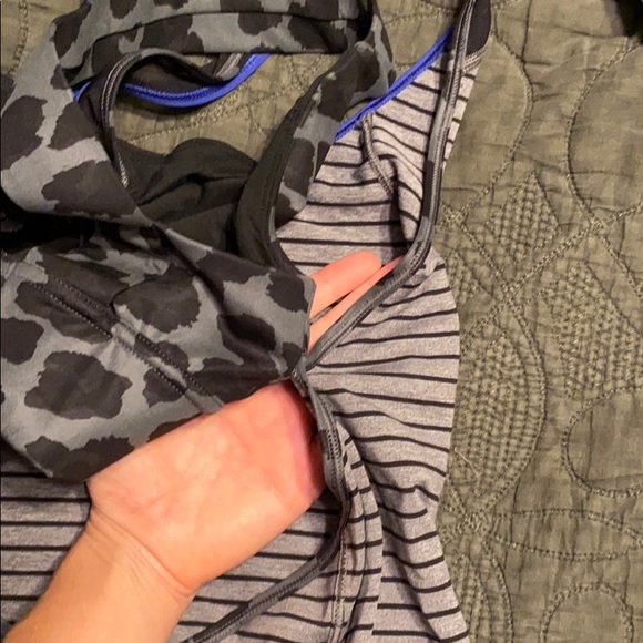Lululemon top with sports bra - Picture 7 of 9